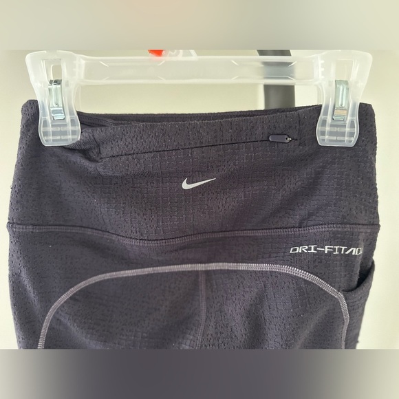 Nike Black Leggings with Side Pockets XS - Picture 5 of 6